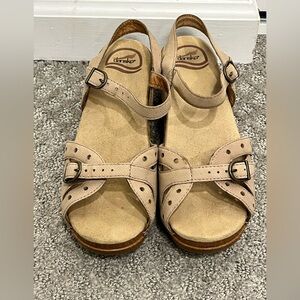 Dansko Sissy Strappy Leather Sandal Women 38 Cream Boho Hippie Minimalist Comfy
